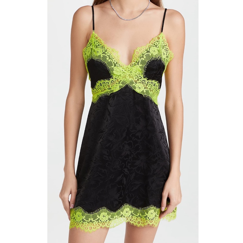 Alice + Olivia Zaira lace trim dress